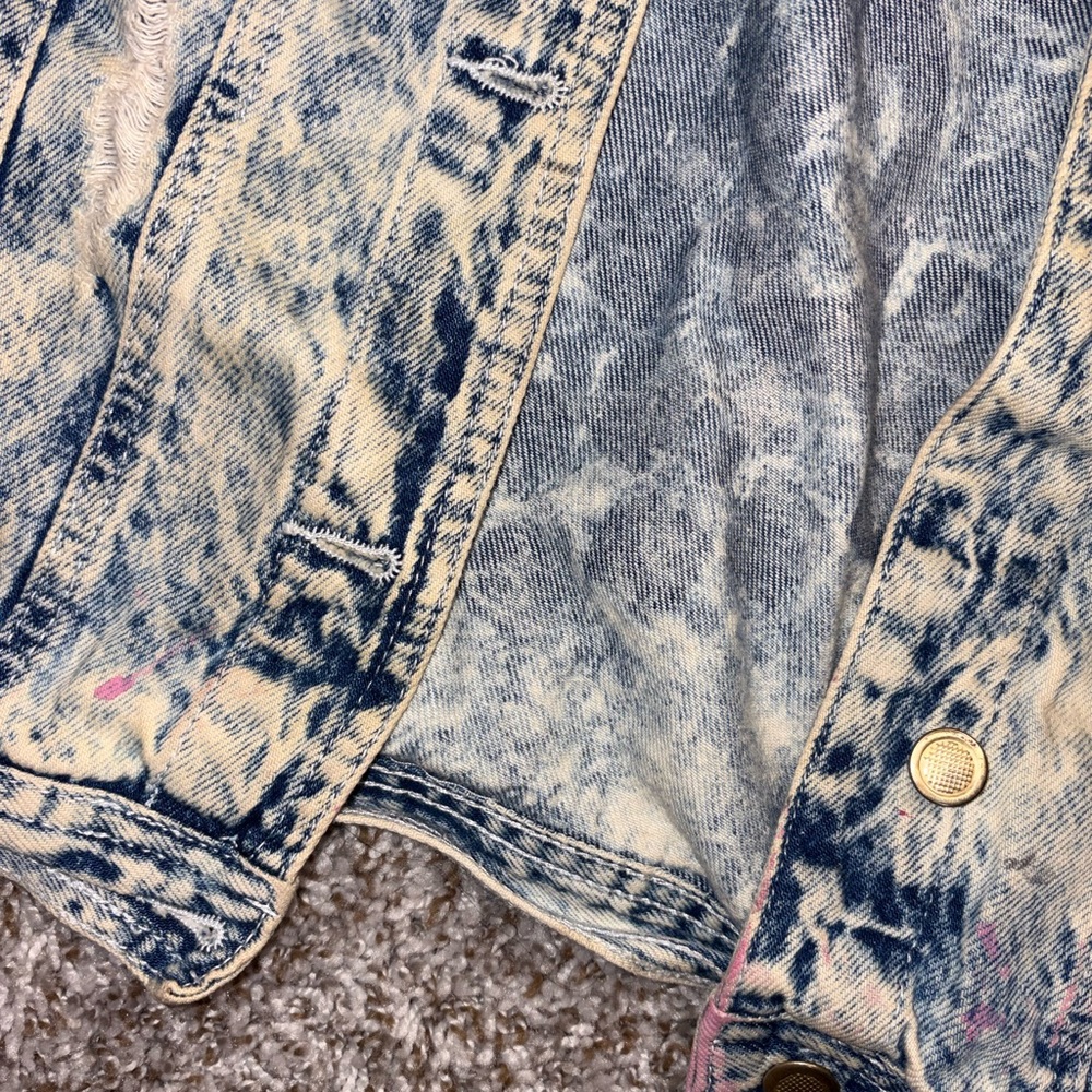 Girls Acid Wash Graffiti Denim Jacket – Size 14/16 (Retro Street Style) - Picture 4 of 6